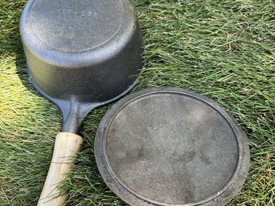 Cast irons pans 1 & 2 quart