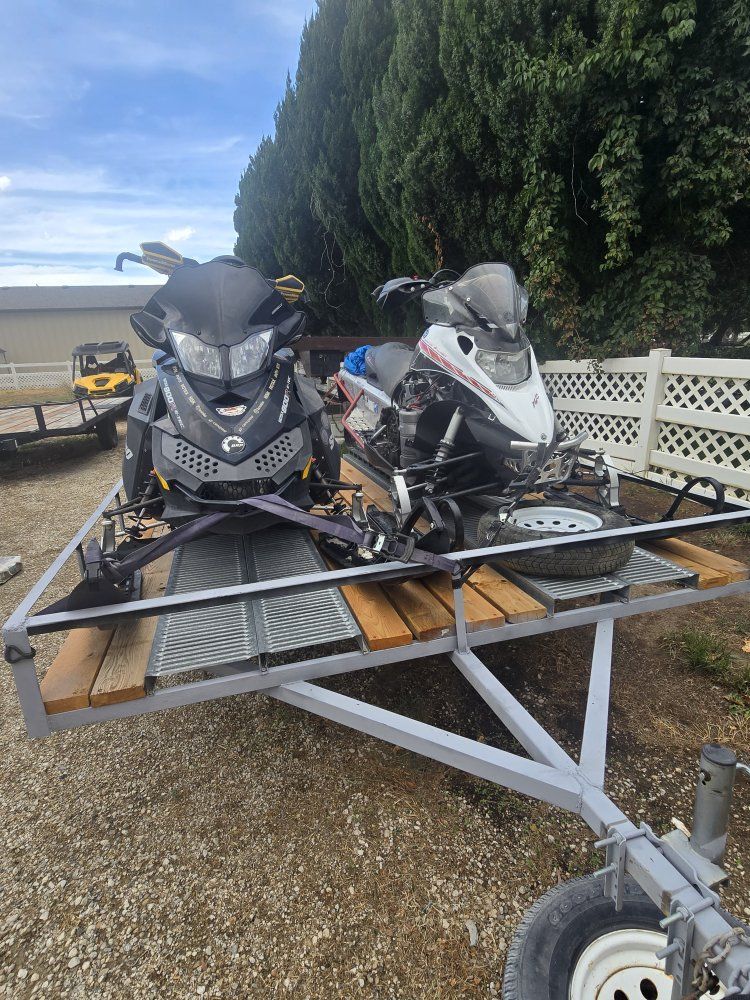 2011 Summit 700, 2008 Yamaha Nytro 1100, 8x10 Single Axles Trailer