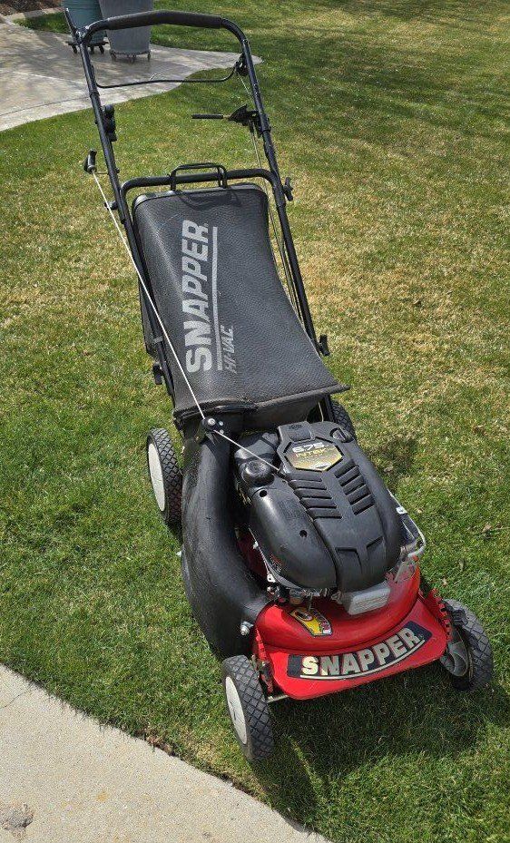 Snapper HiVac self propelled lawn mower