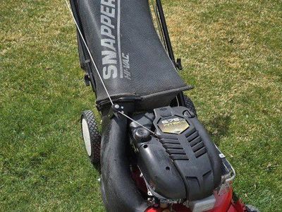 Snapper HiVac self propelled lawn mower