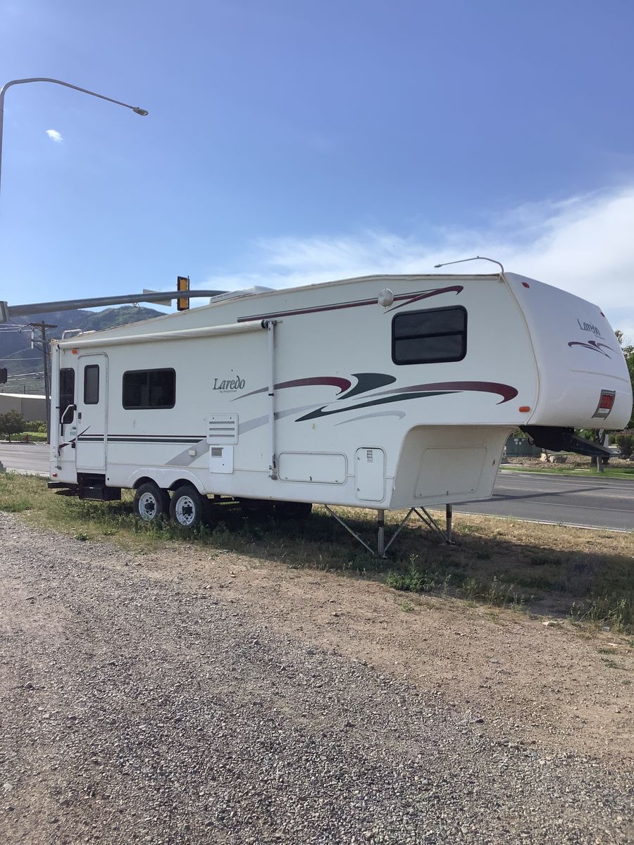 2003 keystone Laredo 27RL fifth wheel