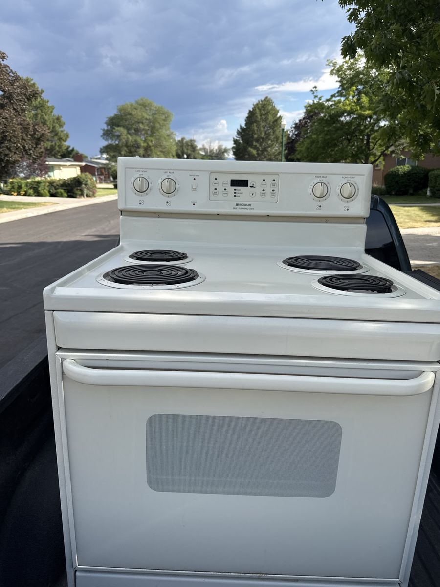 Frigidaire White Electric Range Stove Self-Cleaning Oven with 4 Burners