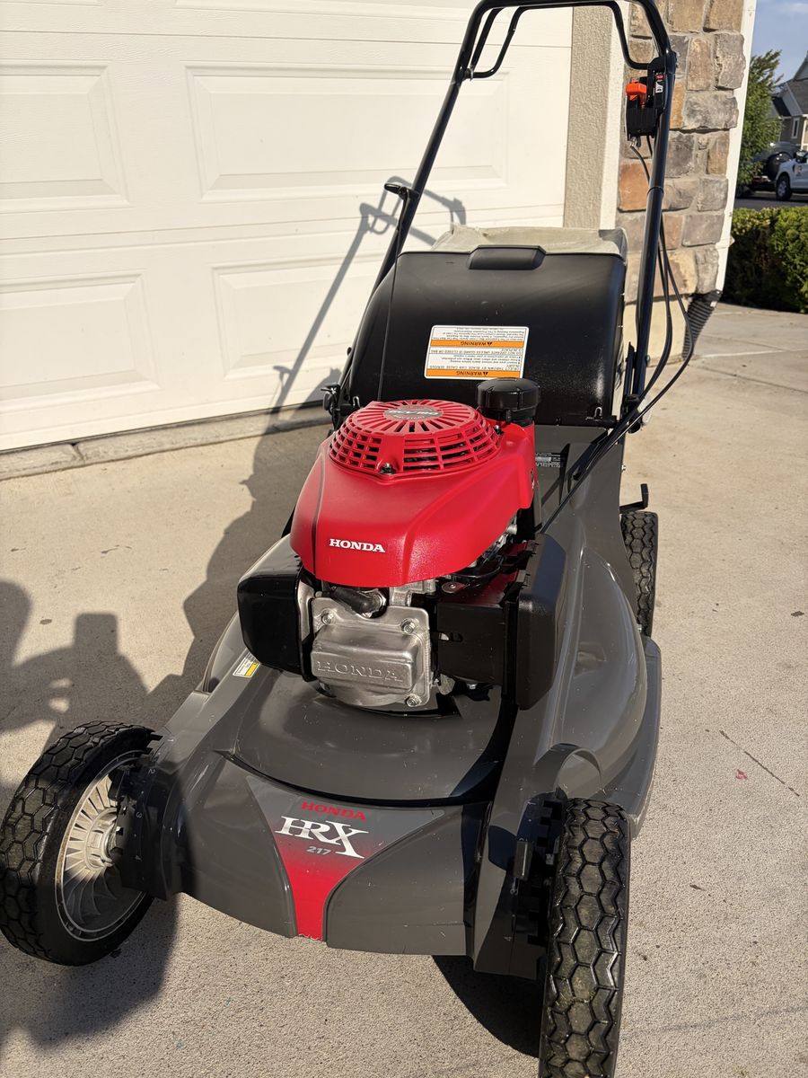 Honda HRX217 Hydrostatic Self Propelled Lawn Mower - GCV190