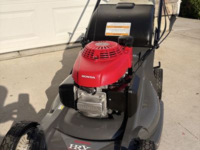 Honda HRX217 Hydrostatic Self Propelled Lawn Mower - GCV190