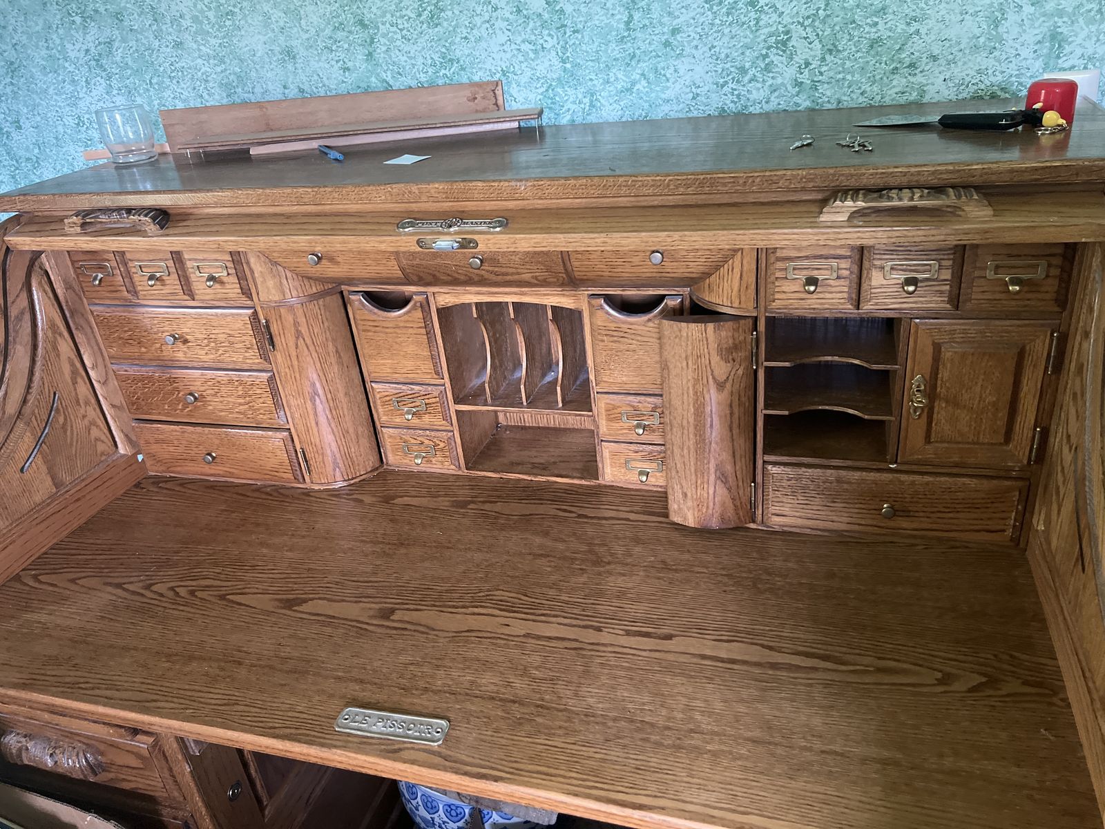 Postmaster Roll-Top Desk – Solid Oak w/ Storage (Classic)