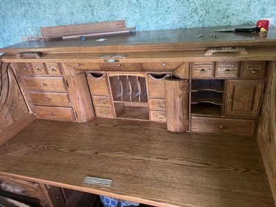 Postmaster Roll-Top Desk – Solid Oak w/ Storage (Classic)