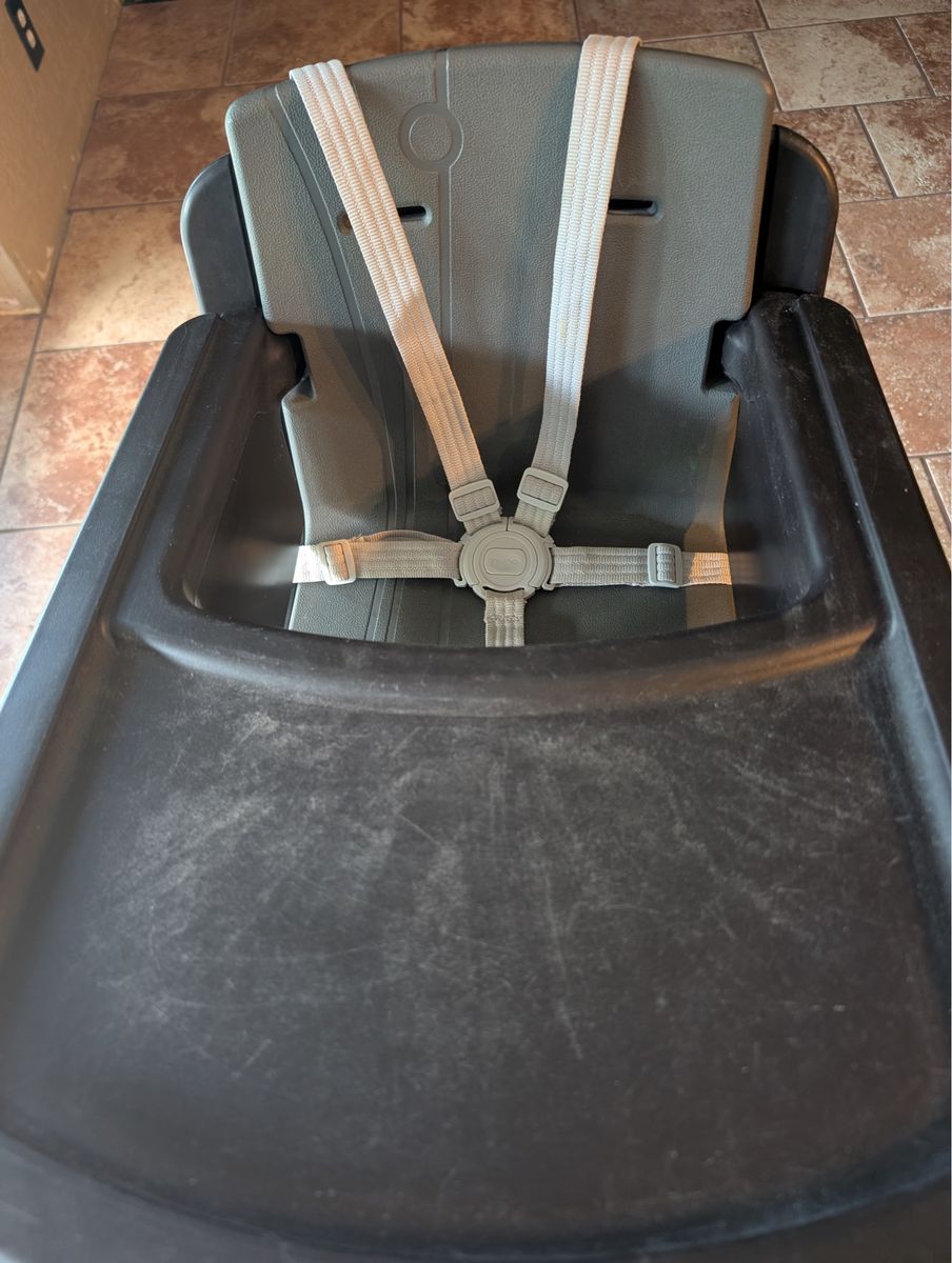 Nuna ZAAZ High Chair in Carbon - Adjustable, Modern Design for Babies & Toddlers