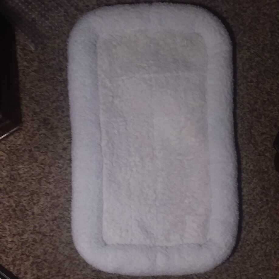 LARGE WHITE CRATE MAT...EXTRA SOFT