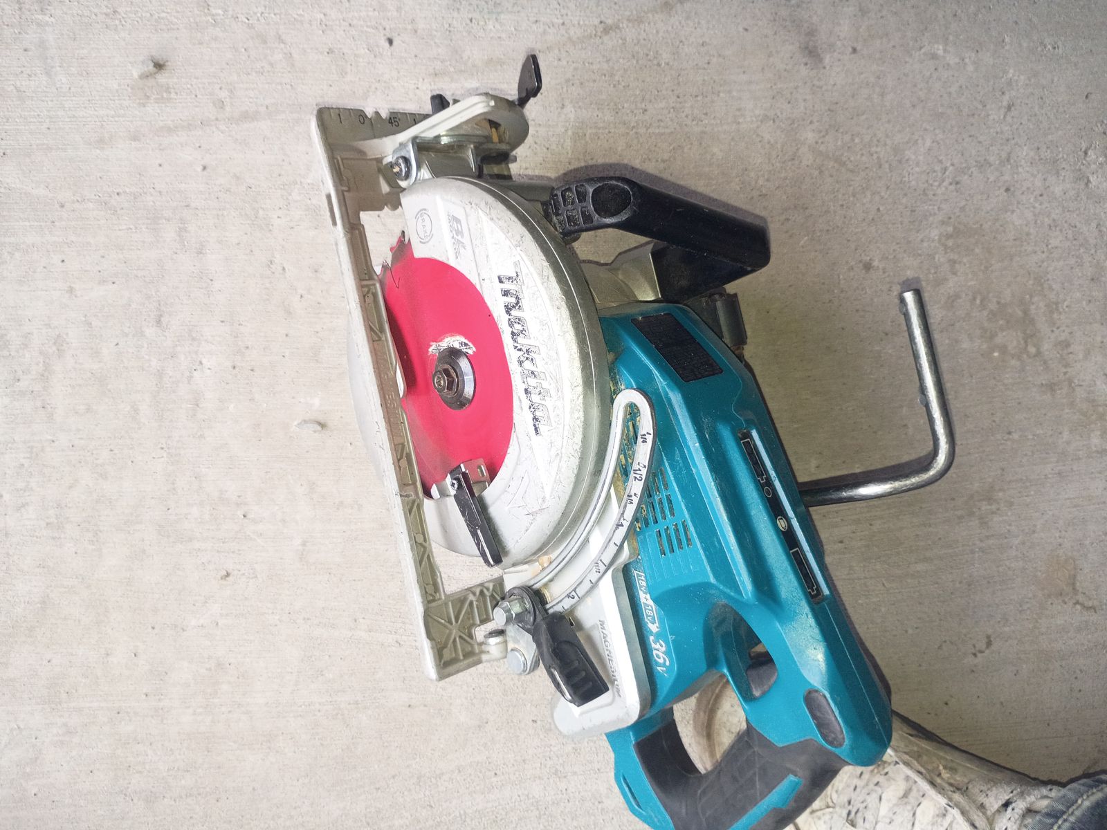 Makita cordless saw