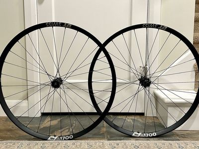 DT Swiss XM 1700 Wheelset 29" boost Wheels MINT