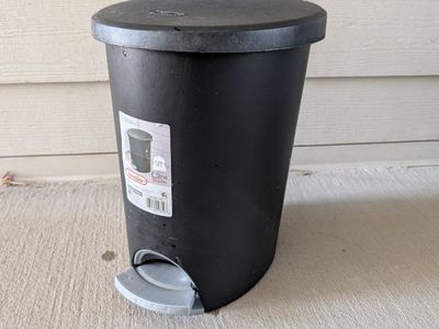 Sterilite Ultra StepOn Trash Can | 4 Gallon 15L | Black