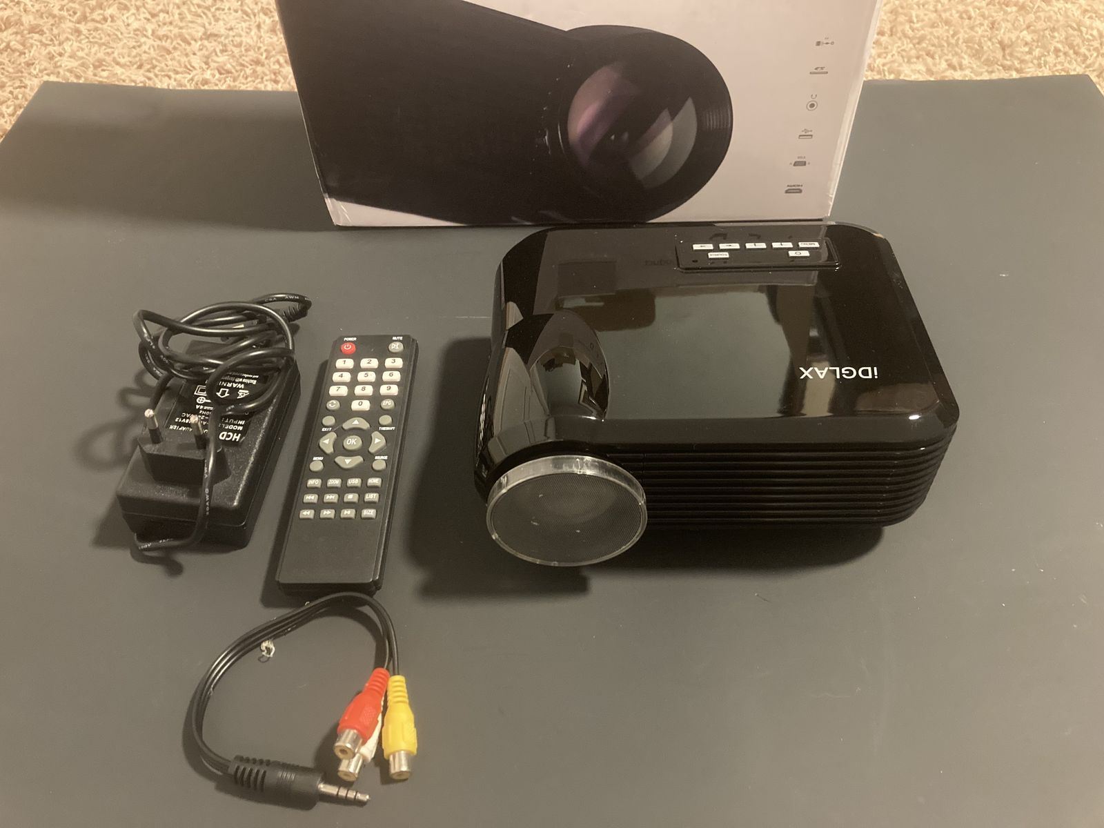 iDGLAX iDG-787B LED Mini -Projector with Remote and Power Adapter, great for movie nights and video games