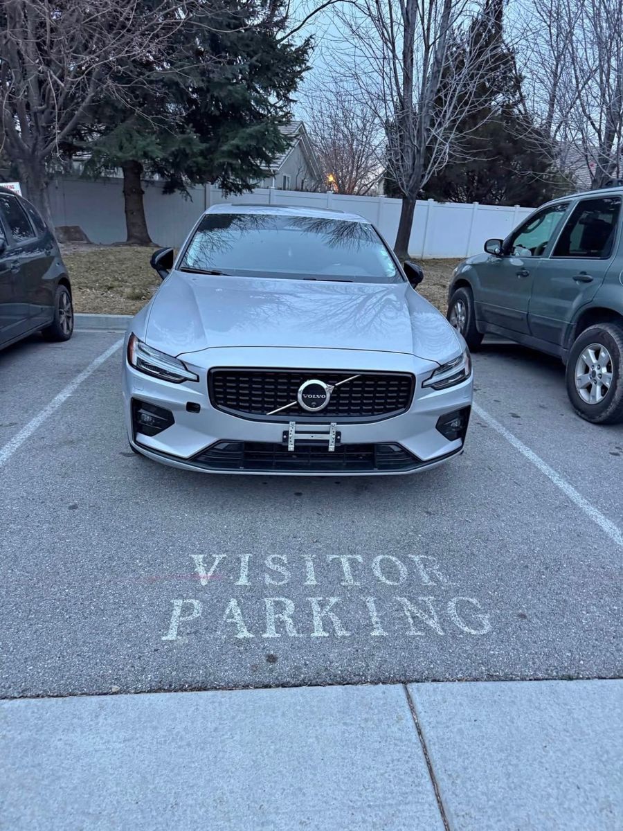 2024 Volvo S60 B5 Plus Dark Theme