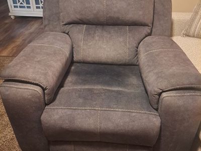 Electric reclining chair with adjustable headrest