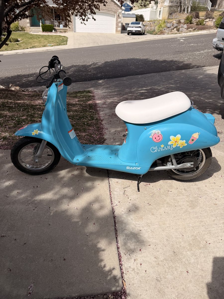 Razor Chrissy Vintage electric scooter