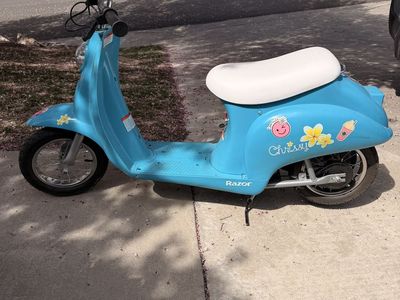 Razor Chrissy Vintage electric scooter