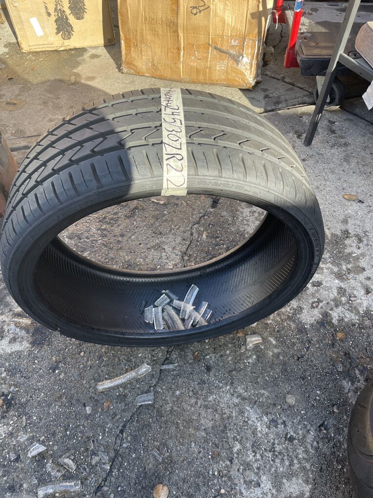 245/30/22 NEW LEXANI TIRE