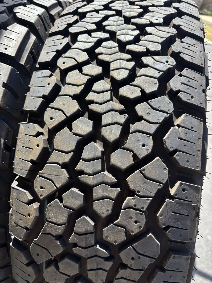 4 General Grabbers  275/70R18