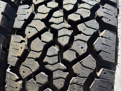 4 General Grabbers 275/70R18