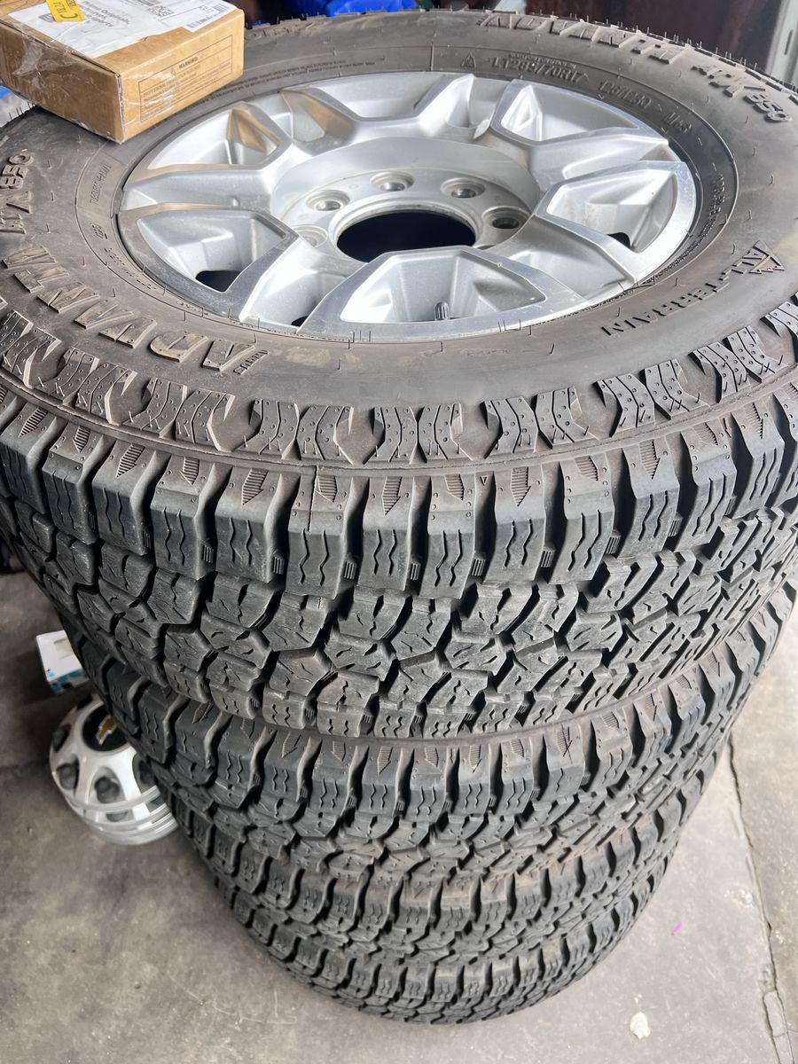 2025 Chevy SILVERADO 2500 Wheels and New Tires 8x180