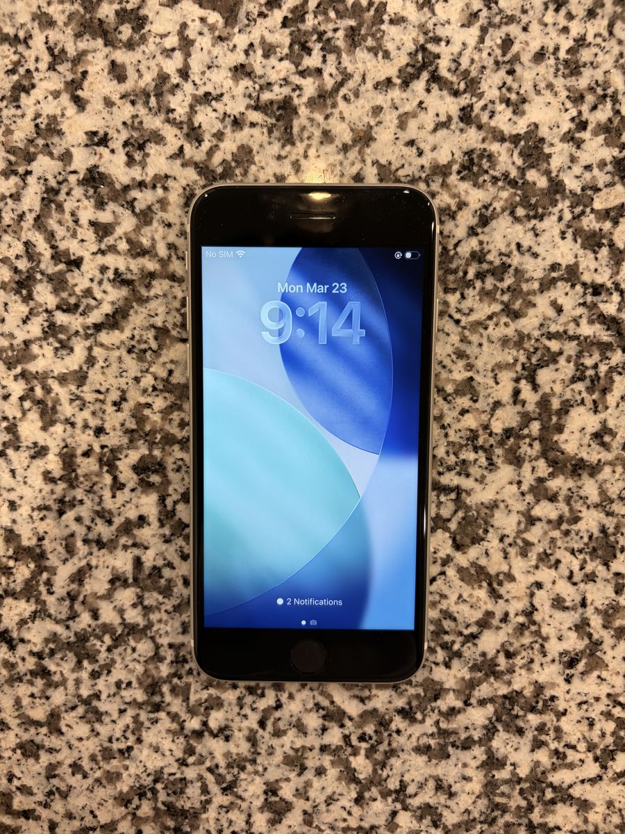 Unlocked iPhone SE 2020 - NEW Battery! 100%+