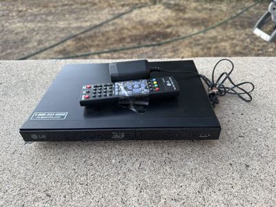 LG Blu-Ray Disc Player with Remote - 3D Capable, Full HD