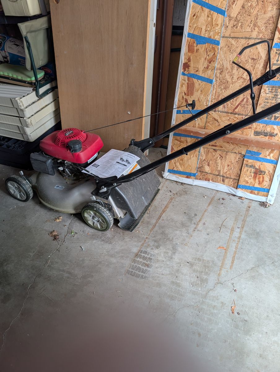 SOLD - HONDA SELF PROPELLED LAWN MOWER $150