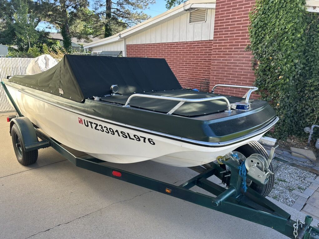 Tri Hull Fishing Boat