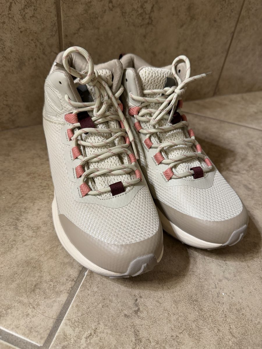 Women’s Eddie Bauer Shoes - Size 7 (New)