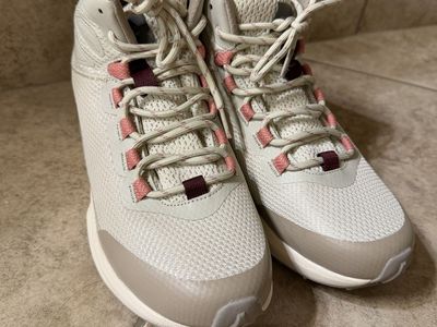 Women’s Eddie Bauer Shoes - Size 7 (New)