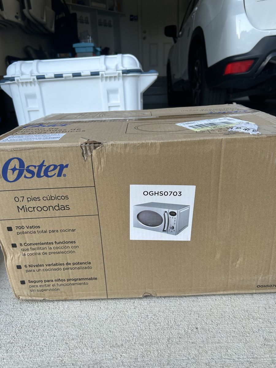 Oster OGHS0703 0.7 Cu. Ft. Countertop Microwave Oven 700W
