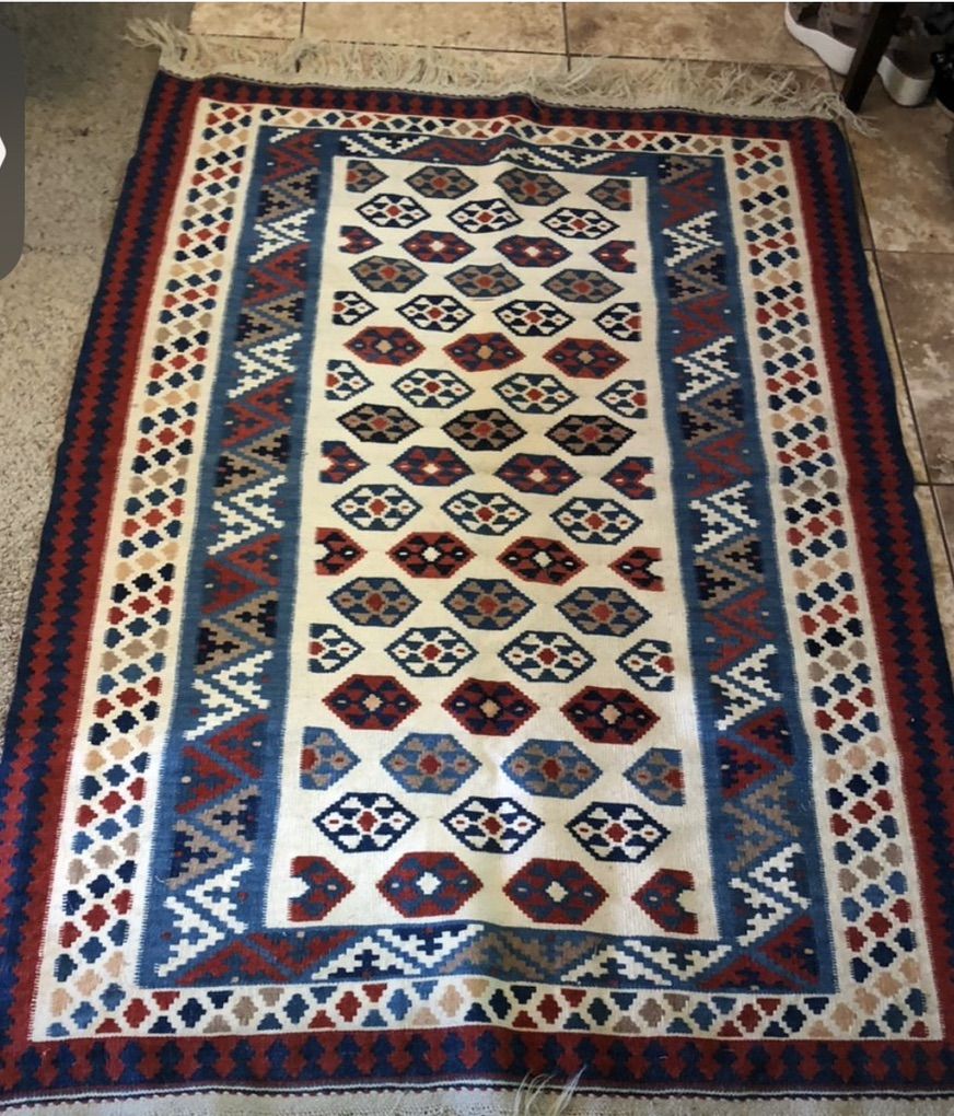 Handwoven Kilom Rug 4x6 ft