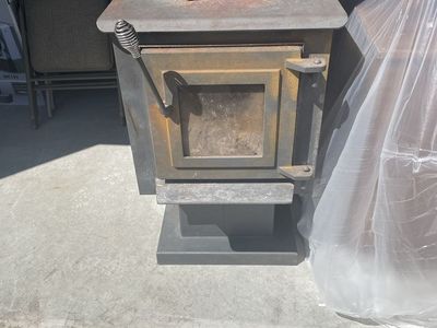 Wood stove and stove pipe