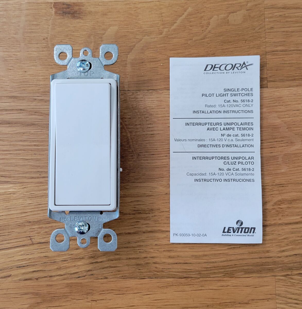 Leviton Decora White 15A Pilot Light Switch