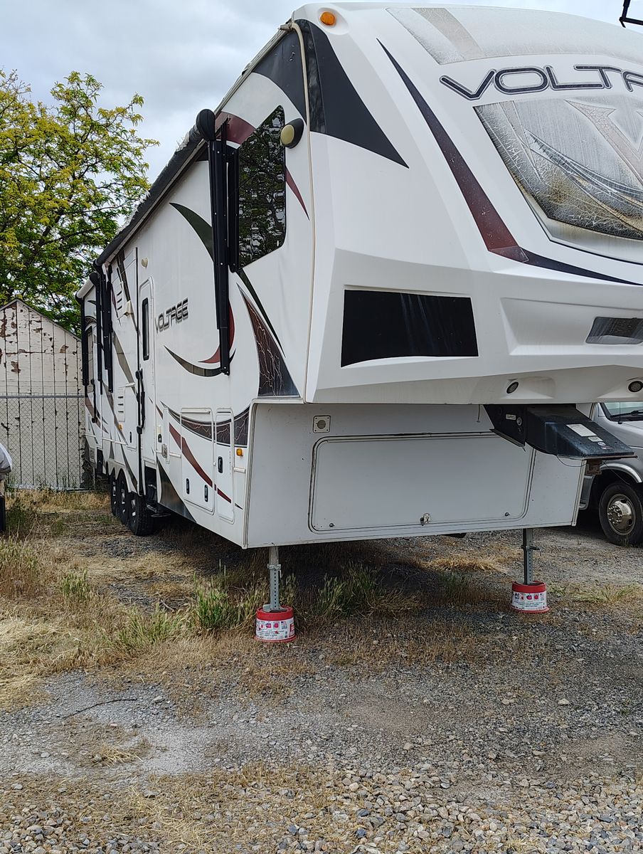 2012 voltage toyhauler