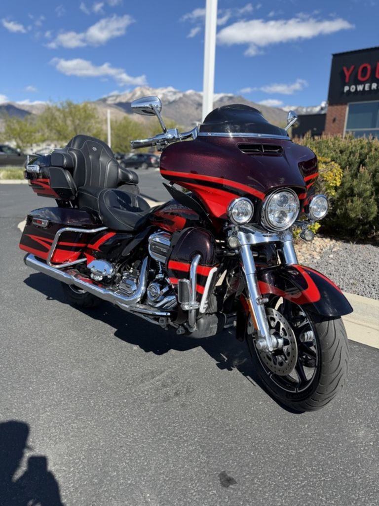 2017 Harley-Davidson® FLHTKSE - CVO™ Limited