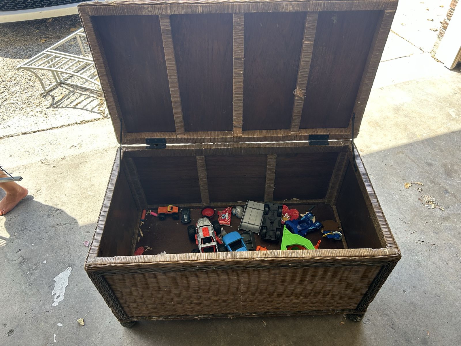 Main image 2