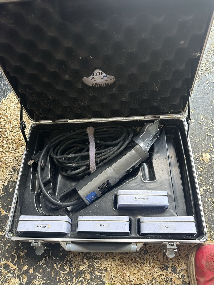 Premier 4000c Clipper with Case & Blade for sheep goats and lambs