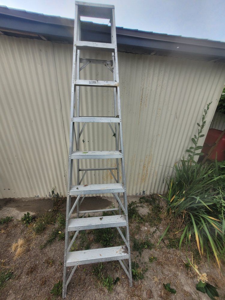 Aluminum ladder