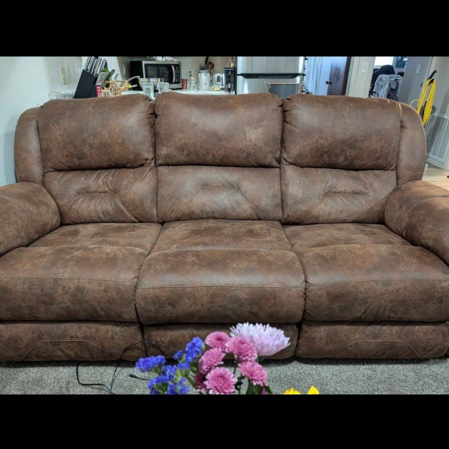 Southern Motion Electric Reclining Couch