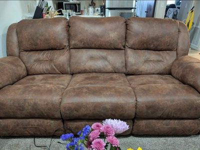 Southern Motion Electric Reclining Couch