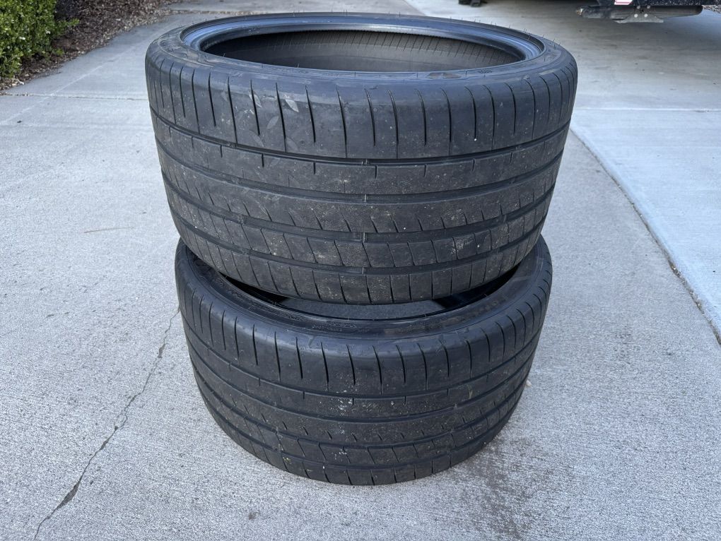 Set of 2 305/30ZR21 Goodyear Eagle F1 Tires