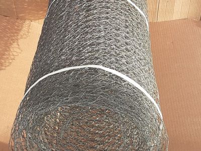 Rolled 35-ft x 3-ft Steel Chicken Wire -1 inch Hexagonal Mesh - In New Condition.