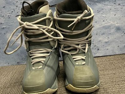 New Ride Lace Up Size 6 Snowboard Boot