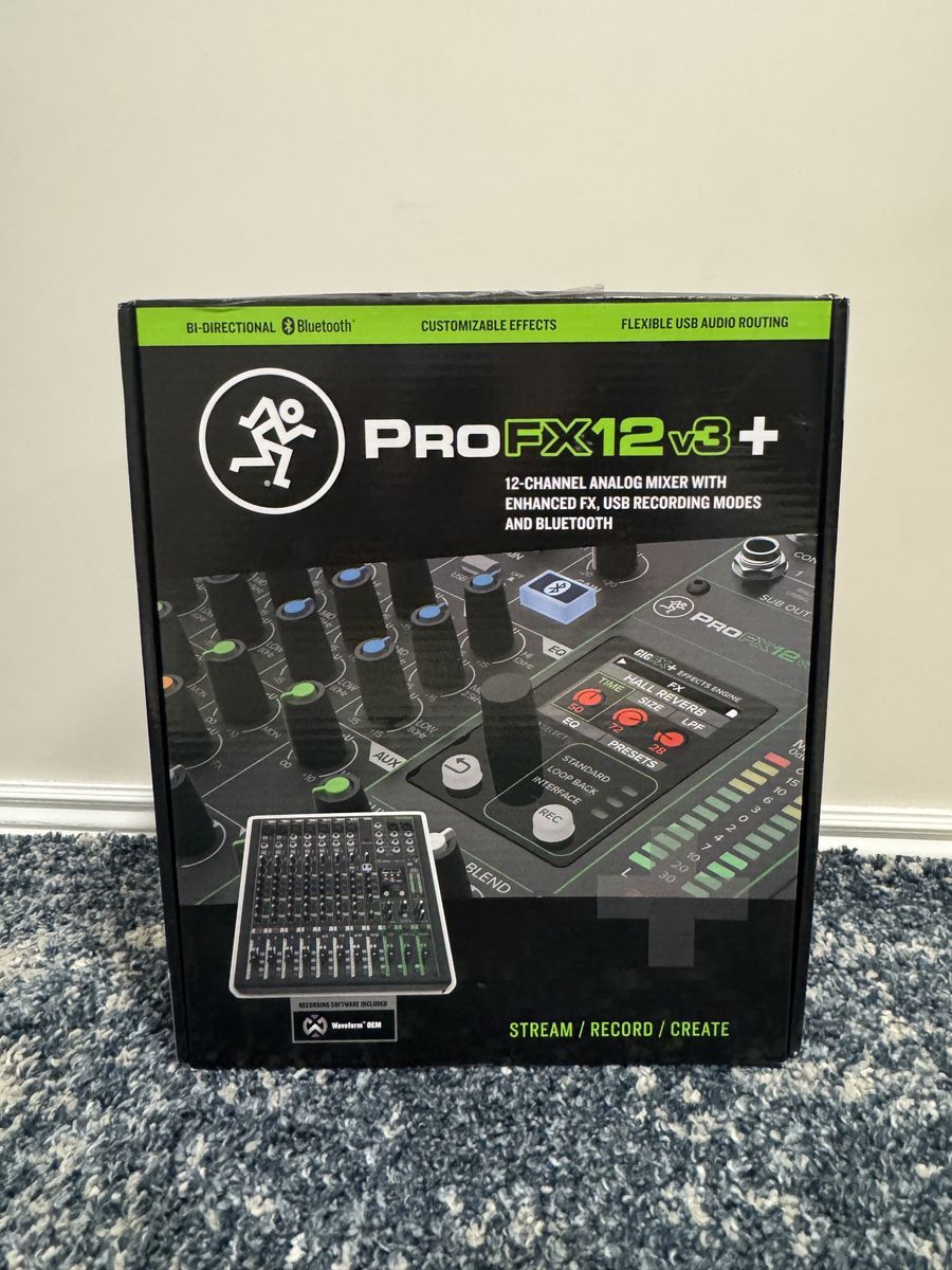 Mackie ProFX12V3 + with Carrying case (like new)