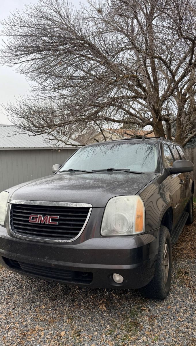 2010 GMC Yukon XL SLT 1500 Standard Edition