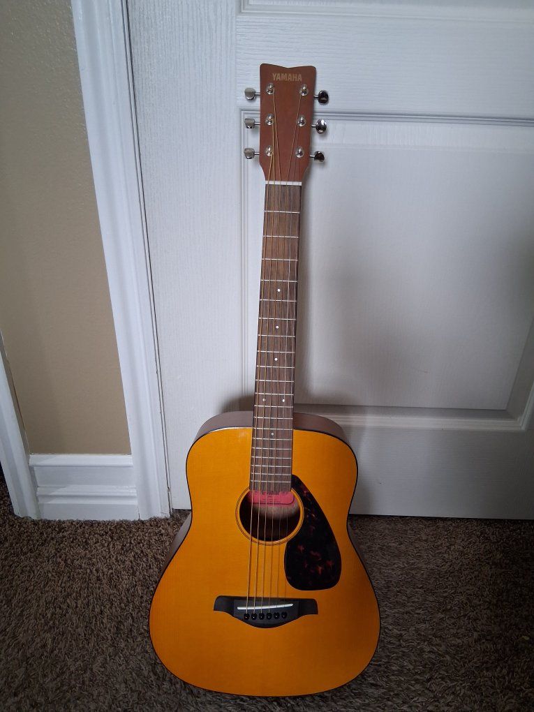 Yamaha FG-Junior Acoustic Guitar