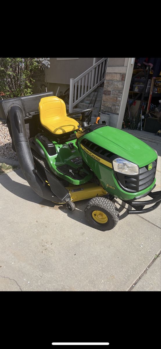 John Deere Riding Mower  18 Hours