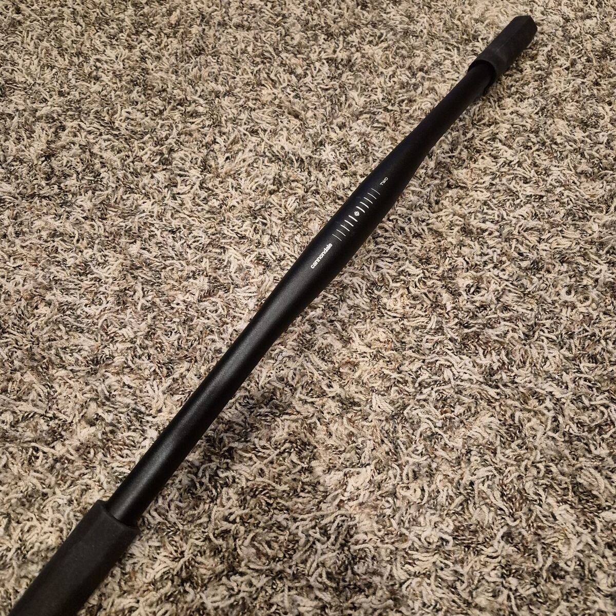 brand new Cannondale handle bars with grips
Shiman