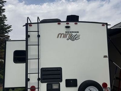 2020 Rockwood Mini Lite 2104S – Pristine Condition